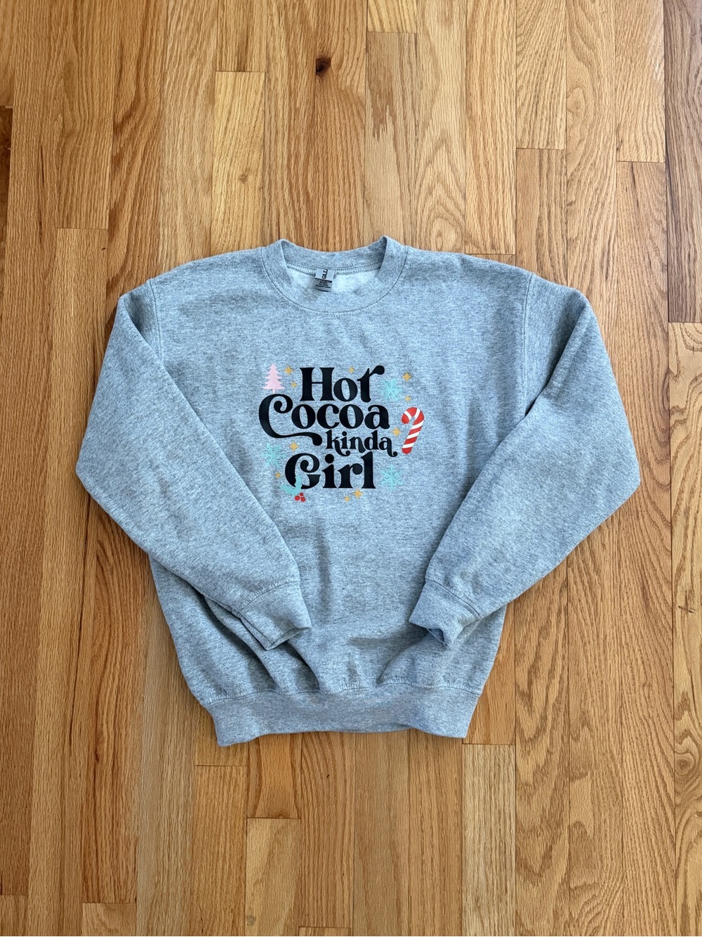 Gildan Hot Cocoa Kinda Girl Christmas Holiday Gray Sweatshirt, Girls Size Medium